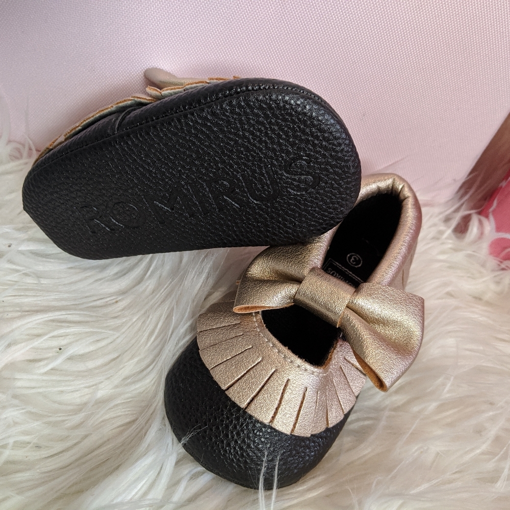 Christmas baby girl shoes size 3 black/gold